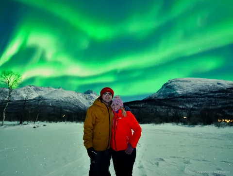 Aurora boreal sobre el nord de Noruega vista des de la cacera en grup reduït de Tromsø