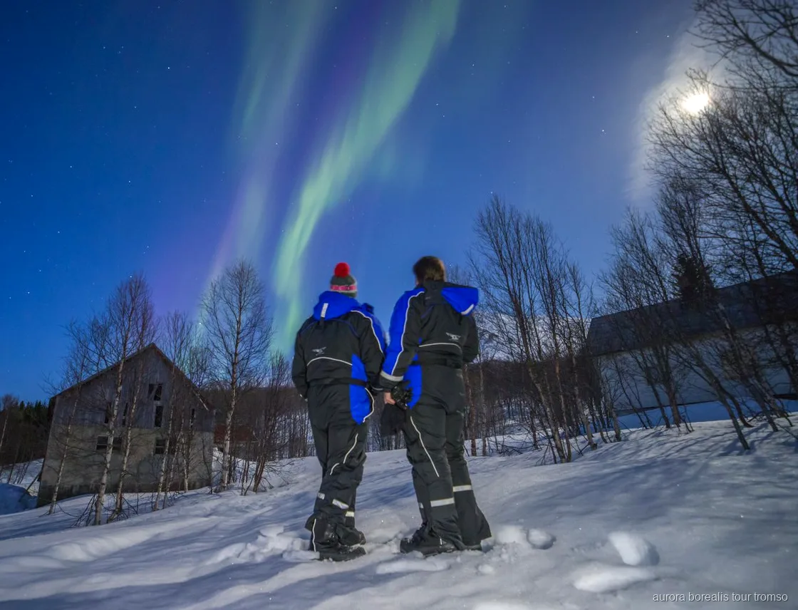 Nordlys set fra basecampen på Tromsøs glasbustur