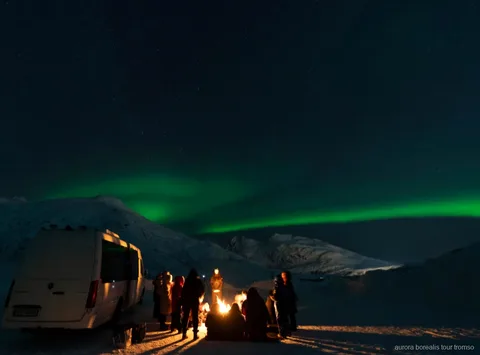 Glastaksbuss som används på Tromsø norrskenmiddagstur