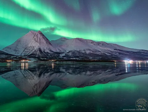 Fotograaf legt camera-instellingen uit tijdens de Tromso noorderlichttour
