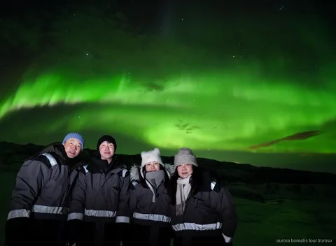 Bållejr sat op under en nordlysjagt-nat i Tromsø